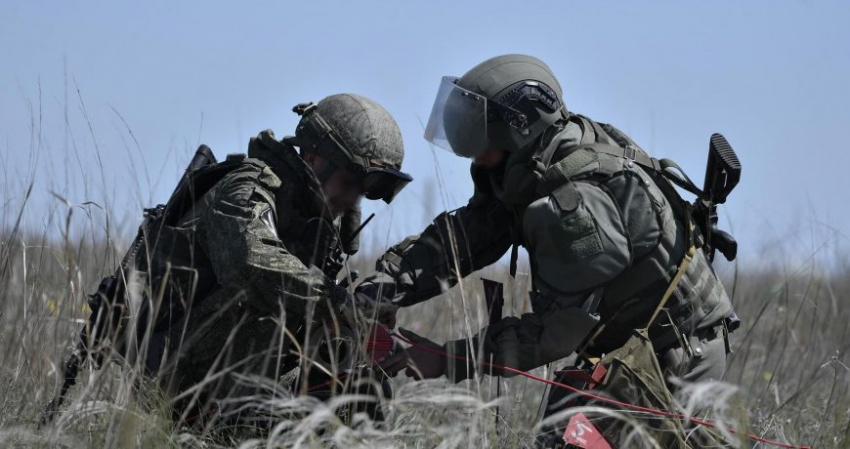 Киевские силовики минируют территорию в 5 километрах от российской границы