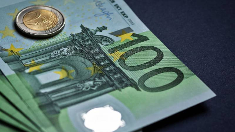 Таможенники на финской границе изымают евро у россиян, причины
