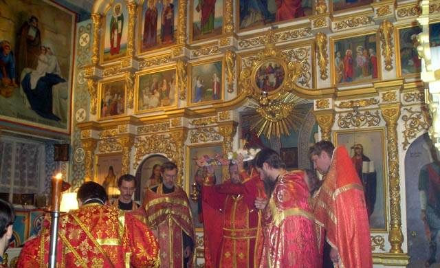 Православные поздравления с Воздвижением Креста Господня в картинках
