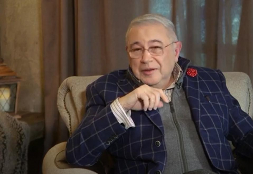 Петросян показал поклонникам, как проходит процедуру омолаживания в барокамере