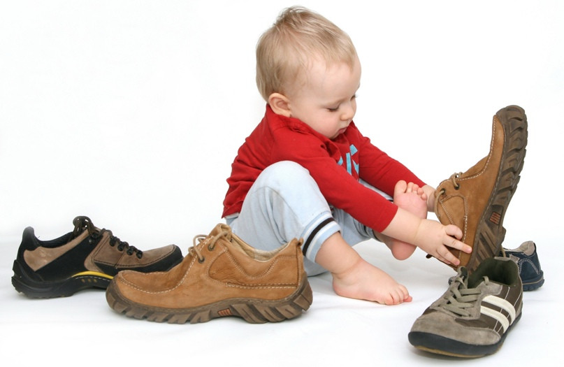 Как не навредить здоровью: детские вещи, которые можно и нельзя покупать с рук