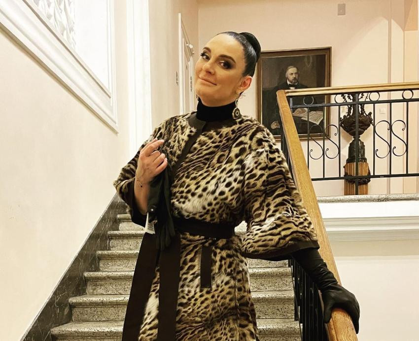 Елена Ваенга на концерте в Ульяновске танцевала и критиковала свои же песни