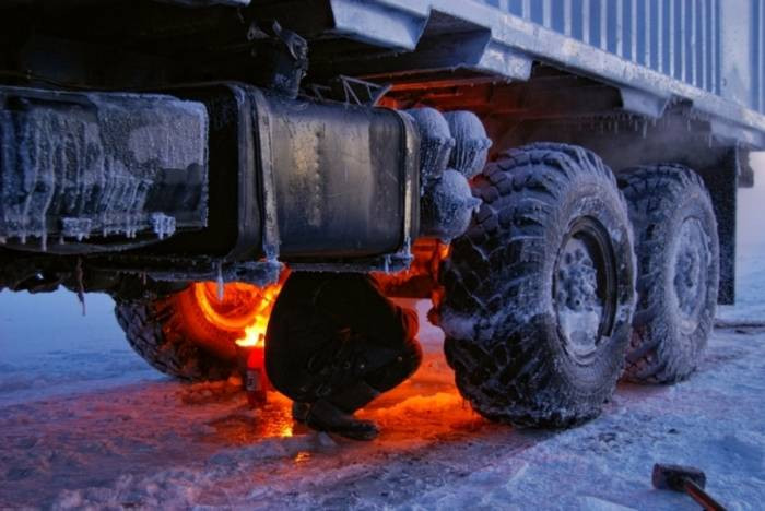 Хитрости автомобилистов прошлого: зачем советские водители грузовых машин поджигали колеса в сильные морозы