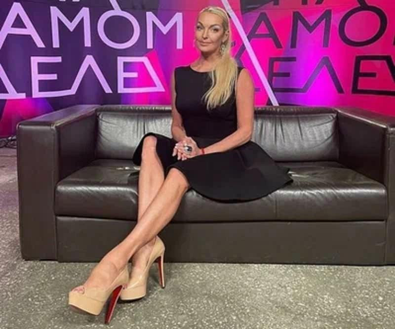 Звёзды, пострадавшие от сливов интимных фото в соцсетях