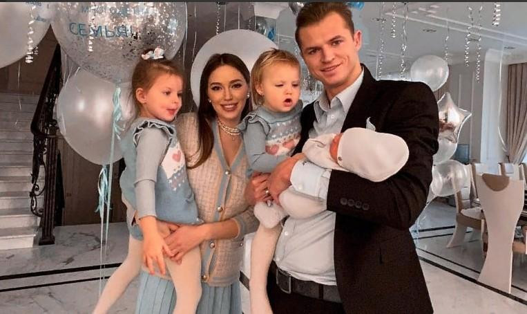 Анастасия Костенко назвала причину, по которой выставляет своё семейное счастье
