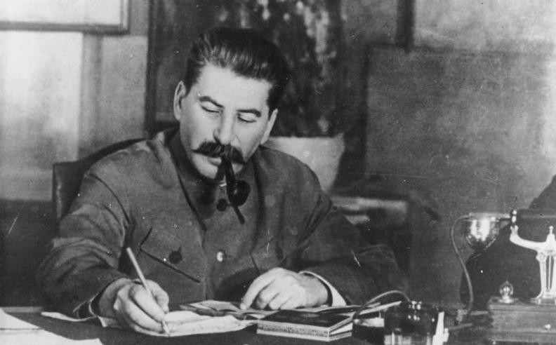 Правнук Сталина призвал Путина реабилитировать вождя СССР и запретить его называть тираном
