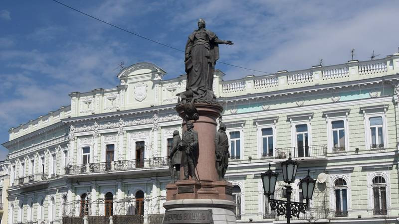В Одессе снесли памятник Екатерине II