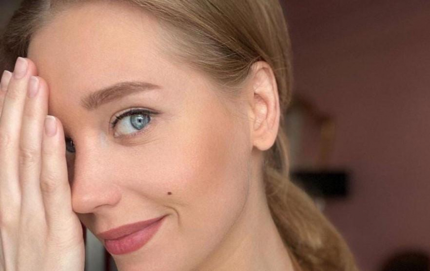 Кристина Асмус заявила, что Харламов не оставлял ей дом и не помогает деньгами
