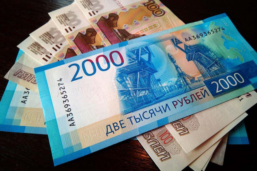 Путин подписал закон об установлении МРОТ в размере 16 242 рублей 