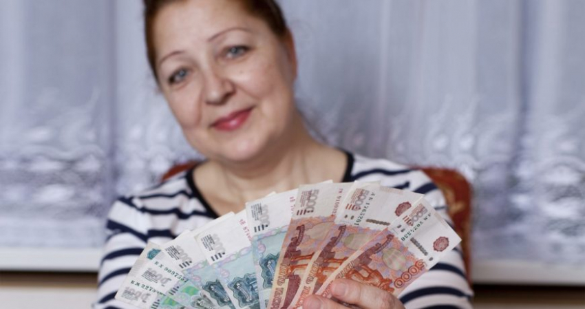 Кому в России положена тринадцатая зарплата: ответ профессора Финуниверситета