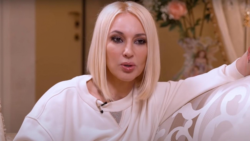 Лера Кудрявцева показала дочери, как умеет танцевать на льду