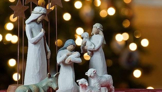 Красивые рождественские открытки и поздравления в стихах на 7 января 2023 года