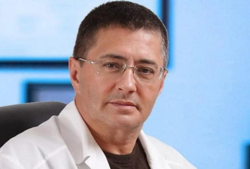 Доктор Мясников назвал отёк ноги признаком развития тромбоза у человека