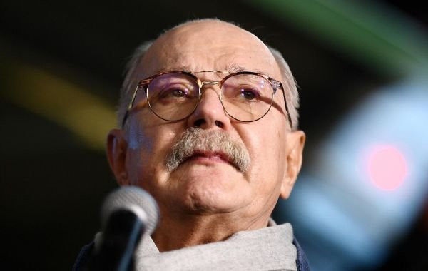 Находящийся в больнице Михалков высказался о смерти Чуриковой