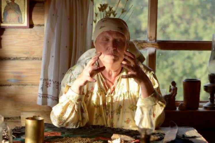 Баба Нина рассказала, что должно быть в доме для достатка, и о других денежных приметах