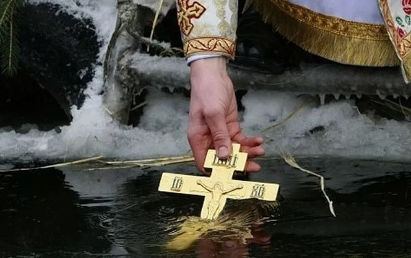 Какие обряды необходимо проводить с крещенской водой, чтобы обрести здоровье, долголетие и удачу
