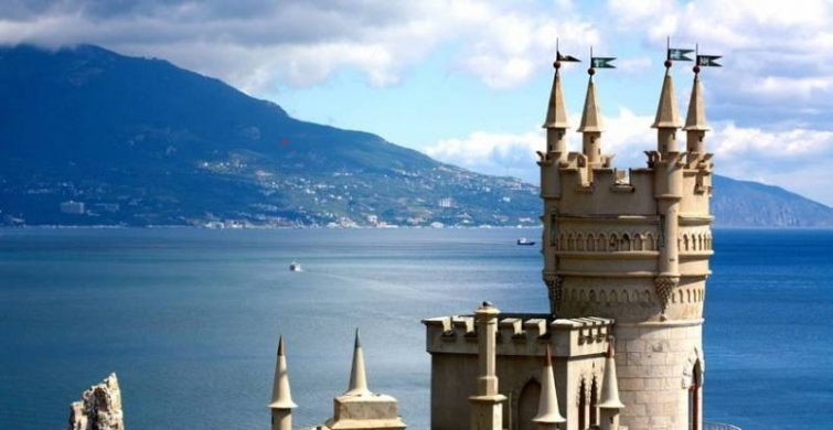 Жители Крымского полуострова празднуют День Крыма 20 января 2023 года