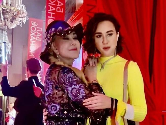 Любовь Успенская представила клип дочери Татьяны Плаксиной