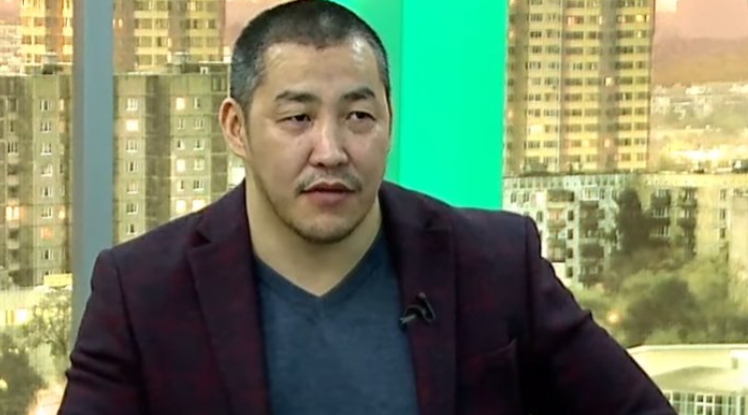 Звезда фильма "9 рота" Мамадаков пообещал при встрече вырвать Смольянинову язык
