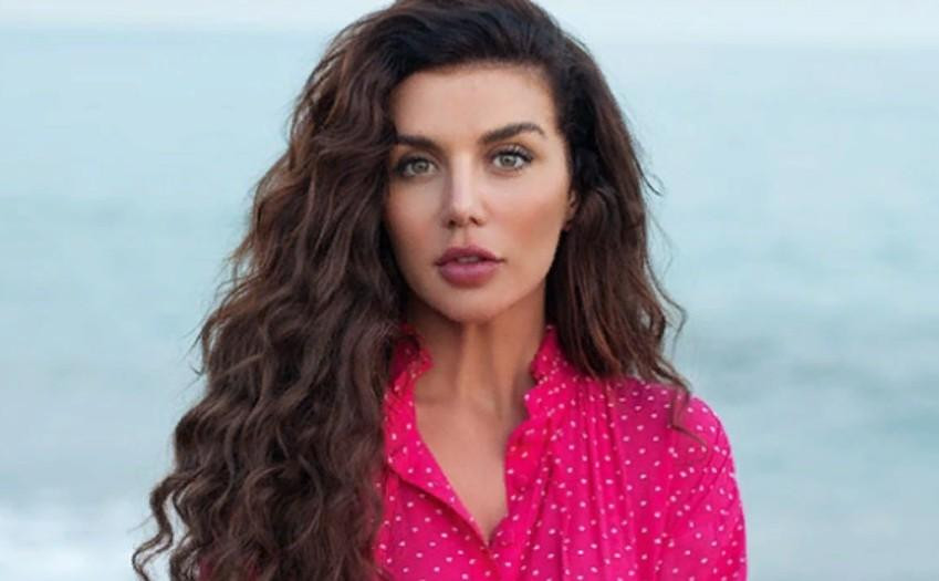 Анна Седокова получила травму руки при попытке разнять дерущихся собак