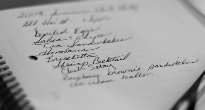 В США женщина нашла под плиткой в ванной послание от 1979 года