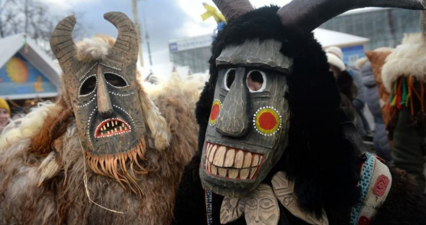 Святочные песни и угощения для колядующих, в кого можно нарядиться