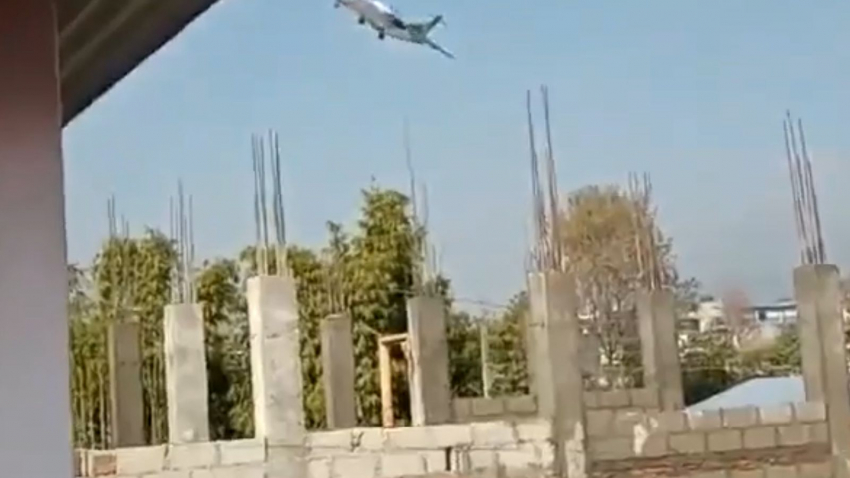 Власти Непала: пассажиры и члены экипажа самолета Yeti Airlines погибли после крушения