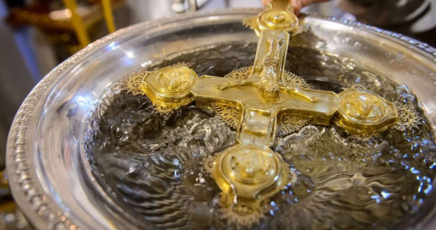 Отличия крещенской воды 18 января от воды 19 числа: есть ли разница
