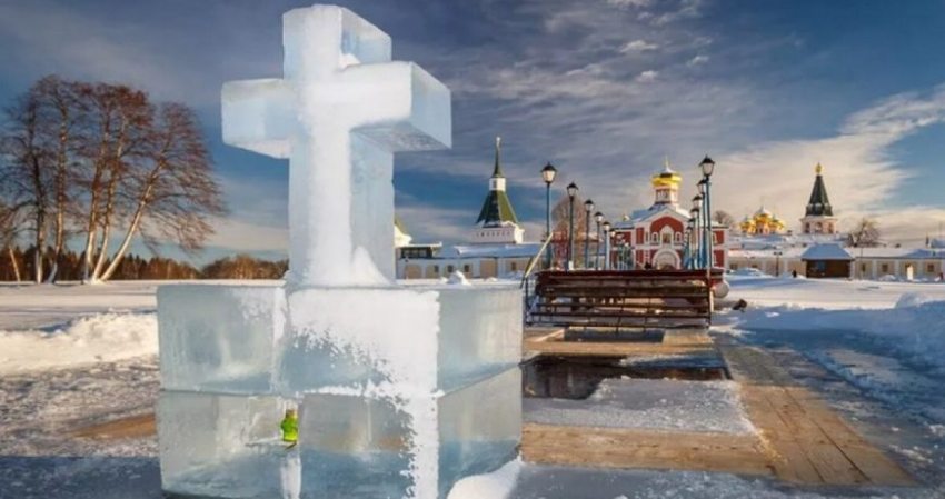 Поздравьте родных и близких с Крещением 2023 года красивыми стихами