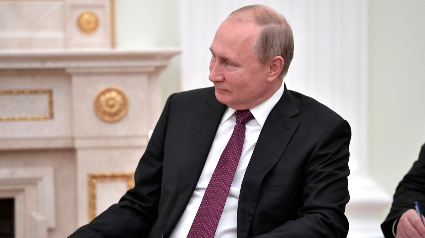 Владимир Путин одним жестом оценил российский электрокар E-NEVA