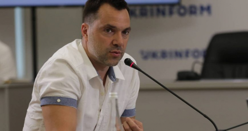 Алексей Арестович назвал Зеленского слабым президентом и усомнился в адекватности гимна Украины