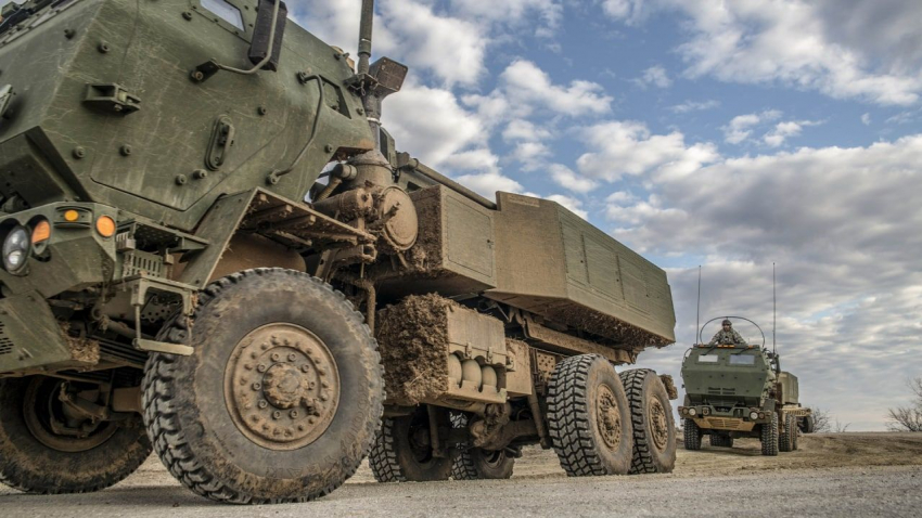 Бартош объяснил, для чего США намерены вооружить Эстонию дальнобойным оружием