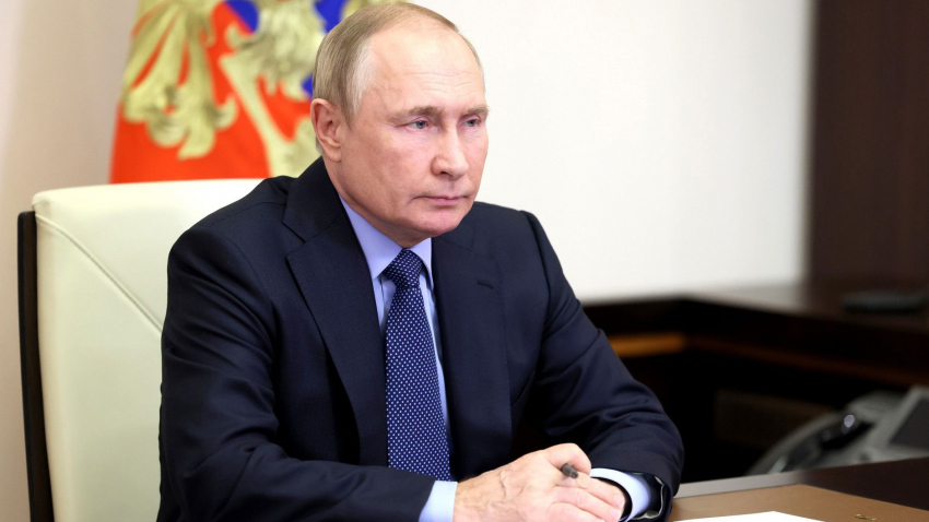Владимир Путин назвал первую учительницу профессионалом своего дела