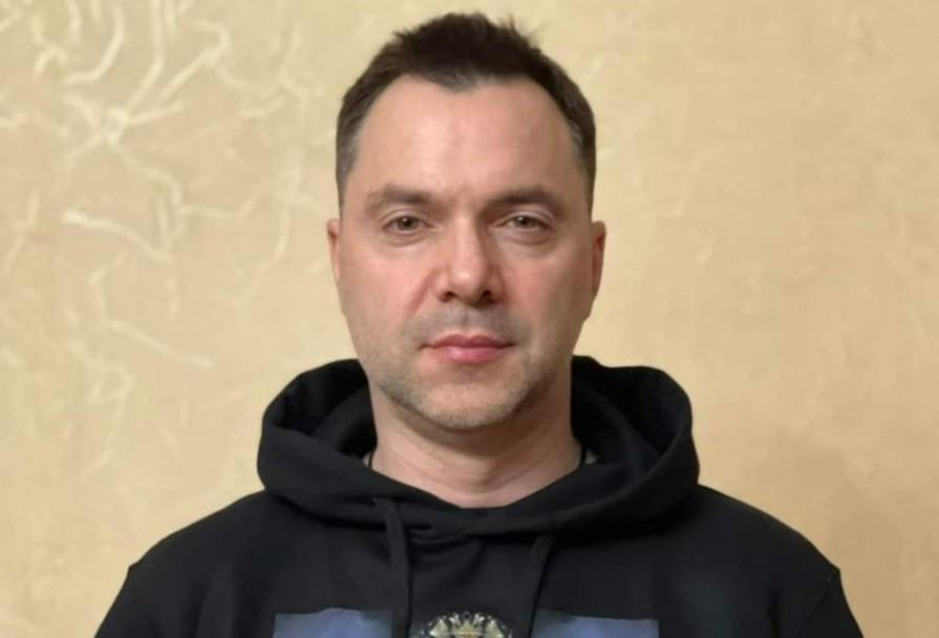 Арестович назвал запрет Киево-Могилянской академии на русский язык нарушением конституции