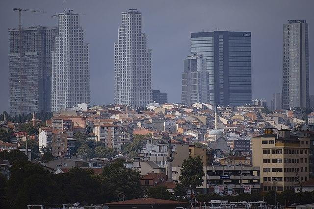 Власти Турции запретили гражданским авто въезжать в некоторые города после землетрясения