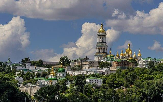 Жителей Киева призвали не выходить на улицу и закрыть окна