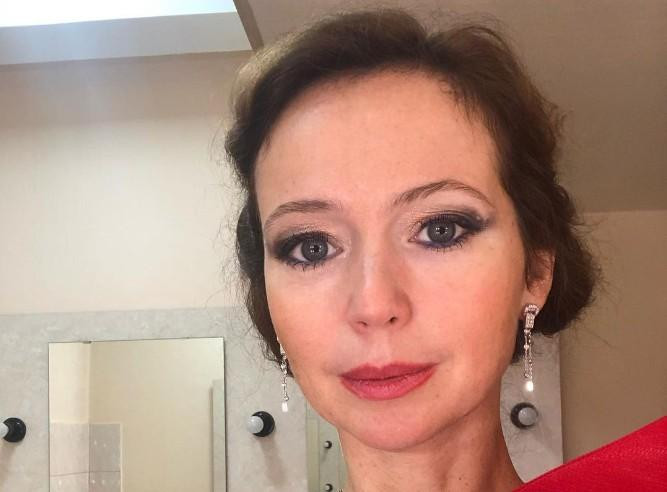Актриса Елена Захарова рассказала о своем опыте съемок в постельных сценах