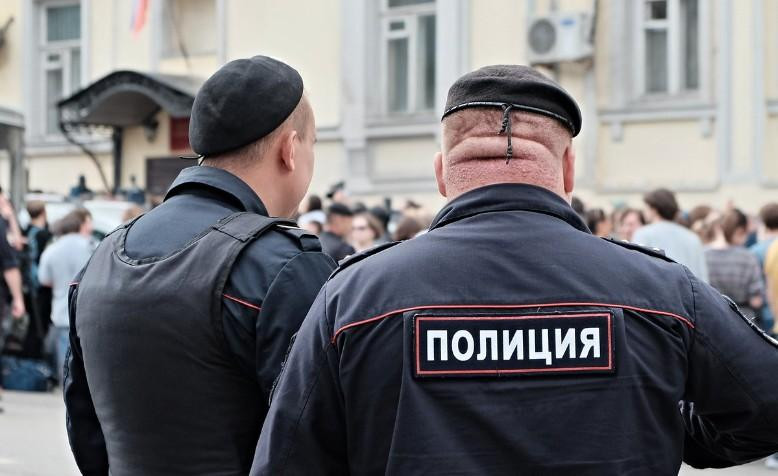 Ученый из России лишился 1 000 000 рублей, пытаясь пообщаться с секс-работницей в Сети