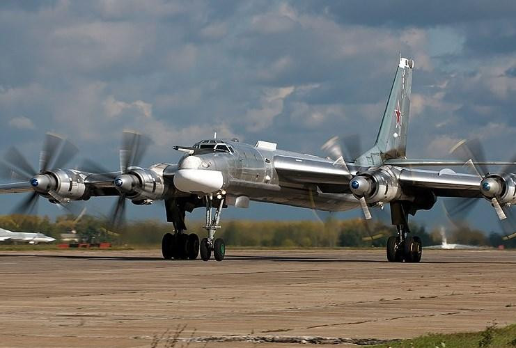 The Sun: Россия отправила Ту-95М над Беринговым морем в качестве предупреждения Западу
