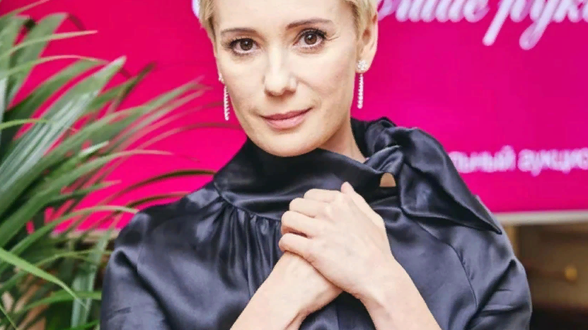 Наталья Кувыкина рассказала, почему Хаматова не торопится возвращаться на родину