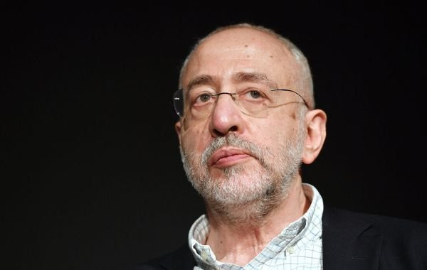 Николай Сванидзе пришел в сознание, но остается на аппарате ИВЛ