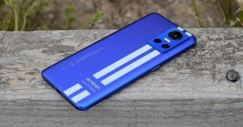 Смартфон Realme GT Neo5 способен заряжаться до 50% всего за 4 минуты