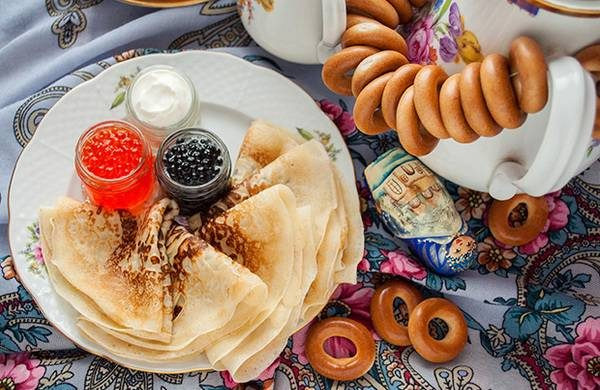 С какими начинками едят блины на Масленицу в каждый день недели