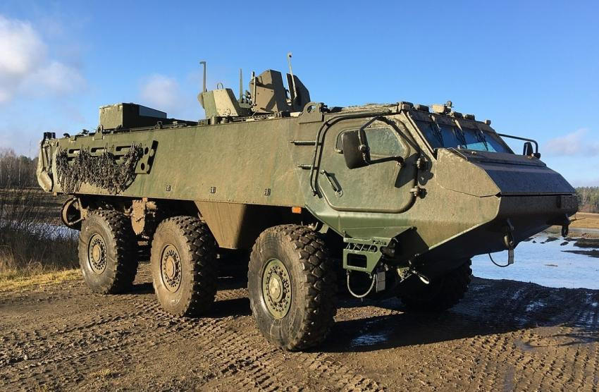 На оборонной выставке IDEX-2023 в Абу-Даби представили шестиколесный бронетранспортер Patria