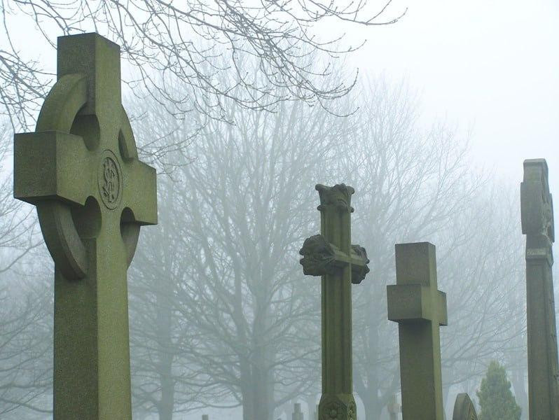 На могиле Владислава Галкина появились свежие цветы после годовщины его смерти