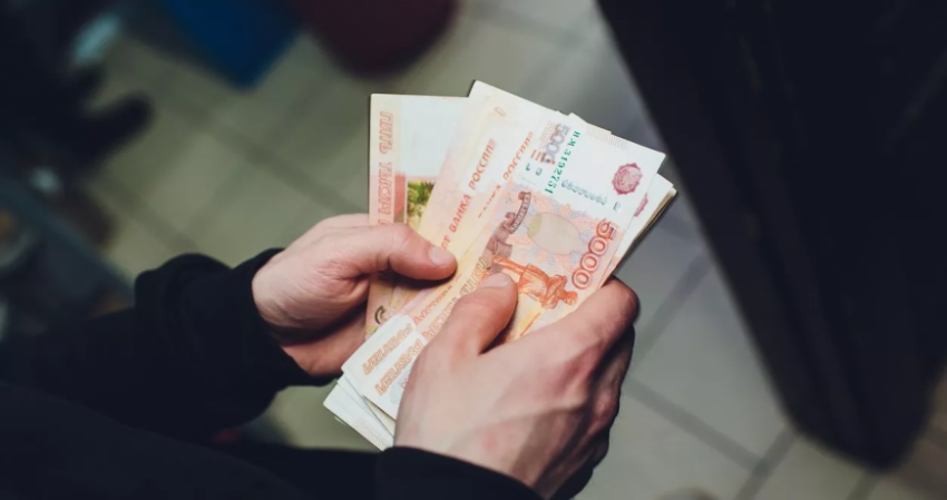 Штрафы, которые можно оплатить со скидкой 50%: россиянам напомнили о новых правилах