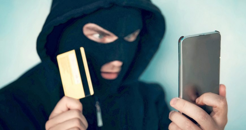Как мошенники определяют баланс карты через СМС или звонок