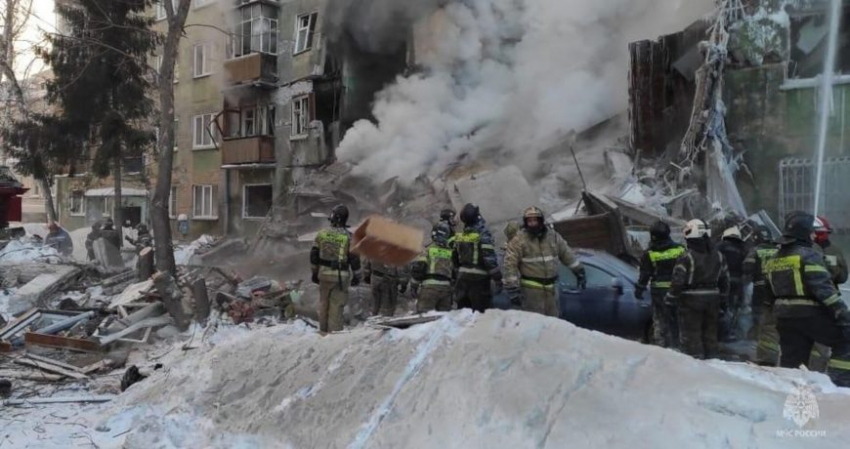 В жилом доме в Новосибирске взорвался газ, разрушены два подъезда