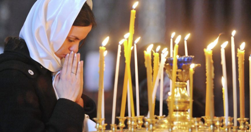 Сретение Господне: правда ли, что священные свечи на праздник 15 февраля сильнее обычных