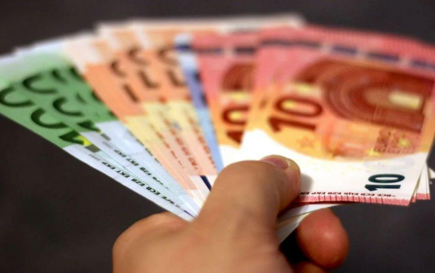 Курс евро на Мосбирже 24 февраля вырос до 79,5 рублей